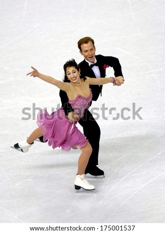 TURIN, ITALY-FEBRUARY 18, 2006: Jamie Silverstein and Ryan O\'Mera i competing during the Couple Figure Ice Skating during the Winter Olympic Games of Turin 2006.