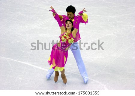 TURIN, ITALY-FEBRUARY 20, 2006: Nozomi Katanabe and Akiiuki Kido competing during the Couple Figure Ice Skating during the Winter Olympic Games of Turin 2006.