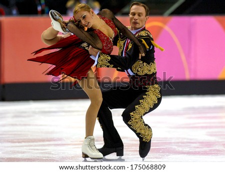 TURIN, ITALY-FEBRUARY 21, 2006: Tatiana Navka and Roman Kostomarov competing  on the Couple Figure Ice Skating\'s final during the Winter Olympic Games of Turin 2006.