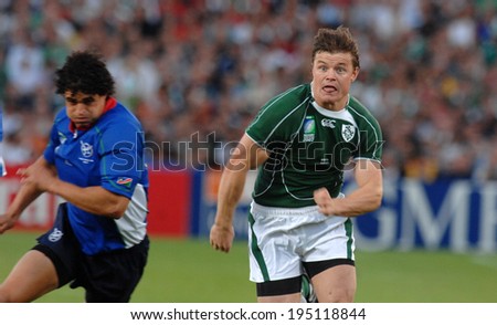 BORDEAUX, FRANCE-SEPTEMBER 09, 2007: irish palyer Bryan O\'Driscoll, runs to catch the ball, during the match Ireland vs Namibia, of the Rugby World Cup, France 2007, in Bordeaux.
