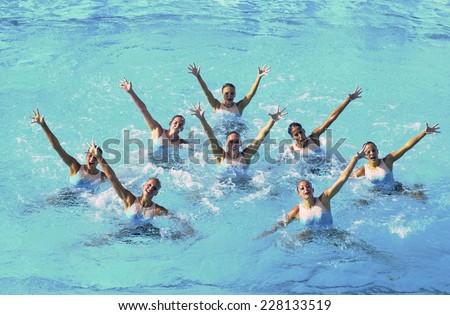 BARCELONA, SPAIN-JULY 15, 2003: Italy swimming synchronized team in action during the World Swimming Championship, in Barcelona.