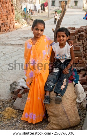 Eight year old girl in saree with four year old brother rural village Salunkwadi Ambajogai Beed Maharashtra India MR TNK001