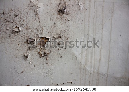 White cracked wall with water seeps. old conception background Stok fotoğraf © 