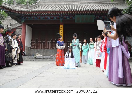 On June 20, 2015, people wear hanfu small wild goose pagoda in xi 'an, xi 'an museum dancing, teach Chinese culture to the tourists and play games.