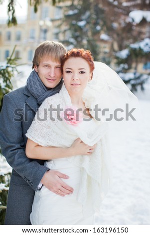 Beautiful pregnant bride. Winter wedding.
