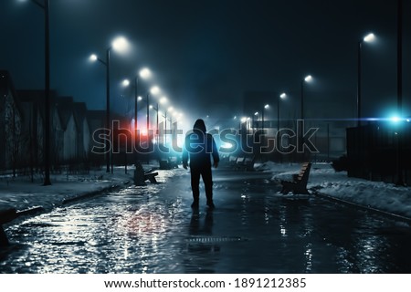 Man silhouette in misty alley at night city park, mystery and horror foggy cityscape atmosphere, alone stalker or crime person 商業照片 © 