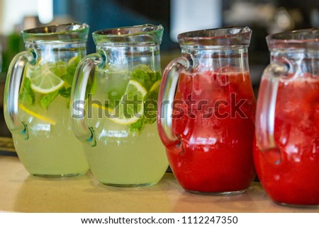 Similar – Foto Bild Zwei Mojito-Cocktails mit gealtertem Rum, Minze und verschiedenen Früchten. Einer mit Erdbeere und der andere mit Passionsfrucht