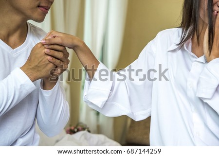 https://image.shutterstock.com/display_pic_with_logo/1657315/687144259/stock-photo--asia-husband-trying-to-make-up-his-wife-and-smiling-687144259.jpg