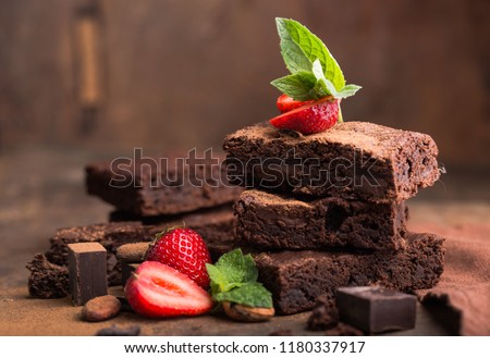 Similar – Foto Bild Textur eines gebackenen Brownie-Schokoladenkuchens mit gegossener Schokolade. Gekochte hausgemachte Speisen