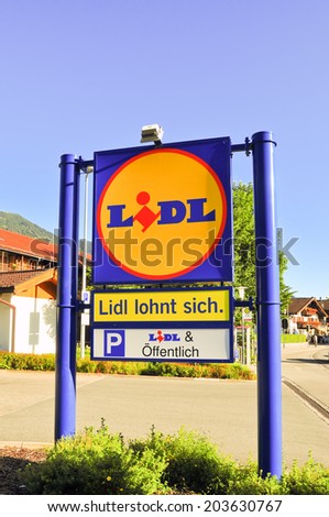 AUTRIA - JULY 03: Lidl logo on July 03, 2014 in  Austria. Lidl is a German global discount supermarket chain, that operates over 10,000 stores across Europe.