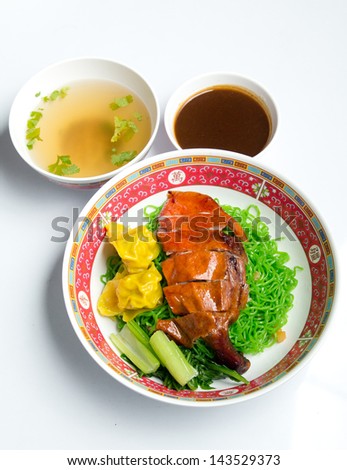 Green noodles with roasted duck