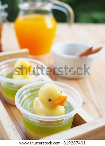 mango and orange duck jelly in green jelly