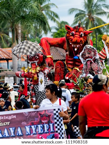 BALI, INDONESIA - MARCH 15: Hindu festival of Pengrupukan March 15, 2010 in Bali. This celebrates the Balinese New Year and the arrival of spring. Over 4000 giant monsters are carried on the streets