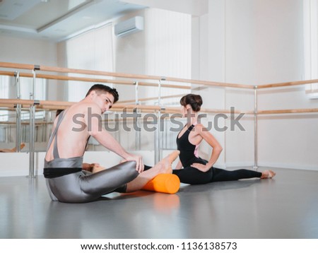 Similar – Foto Bild Ballerina-Tänzerin beim Aufwärmen des flexiblen Körpers im sonnigen Studio.