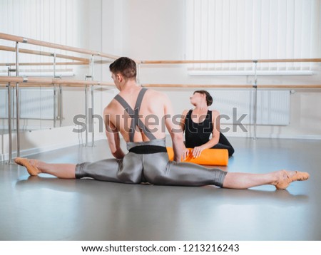 Similar – Foto Bild Ballerina-Tänzerin beim Aufwärmen des flexiblen Körpers im sonnigen Studio.