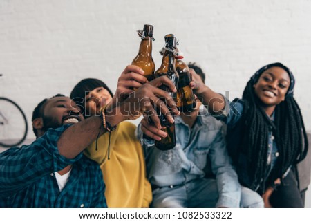 Similar – Foto Bild Lächelnde Freunde klirren an Bierflaschen und feiern Urlaub