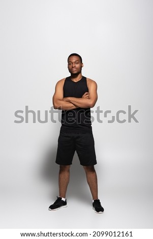 Similar – Foto Bild Schwarzer Mann stehend mit Basketball auf Sportplatz