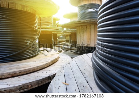 Wooden Coils Of Electric Cable Outdoor. High and low voltage cables in the storage Foto stock © 