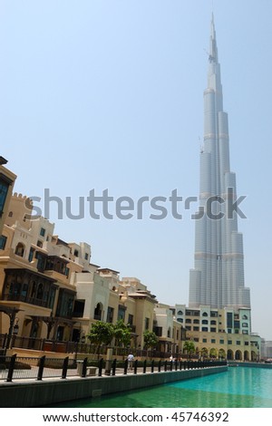 DUBAI, UAE - AUGUST 27: The finishing stage of Burj Dubai (Burj Khalifa) construction on August 27, 2009 in Dubai, UAE. It is the world\'s tallest skyscraper (height 828m, 160 floors).