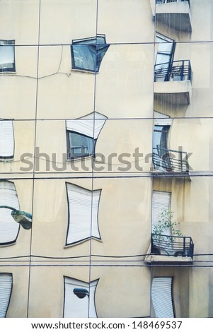 Bizarre windows reflex on glass building