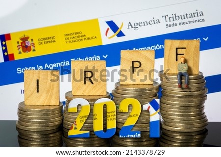 Income Tax Campaign Spain 2021. Euro Coin IRPF web Background. Declaracion de la Renta Imagine de stoc © 