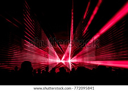 Foto Bild Rote Lasershow-Nachtlebensclubbühne mit Partypeople