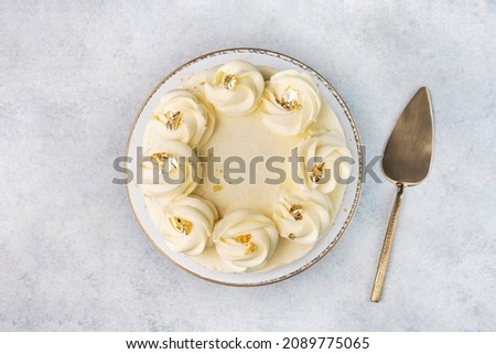 Similar – Foto Bild Käsekuchenscheibe auf blauem Teller. Ein Stück Käsekuchen