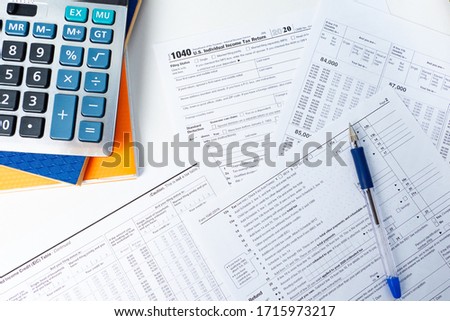 Completing an individual's tax return in the United States. American tax return forms. Control over the correct payment of taxes. The us tax system. Taxation in America. 商業照片 © 
