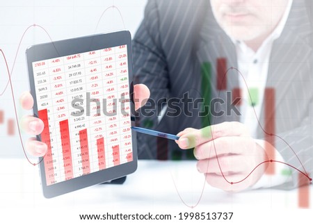 Investor demonstrates a bearish in quotations. Falling chart symbolizes a bearish game. Concept - he bets on decline in share price. Trader shows a tablet with a red bearish chart. Hedge fund manager Foto stock © 