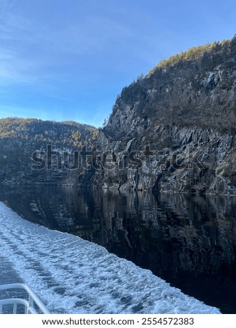 Similar – Foto Bild Erstaunliche Aussicht auf die Stadt Bergen von der Spitze des Berges Fløyen in Norwegen.