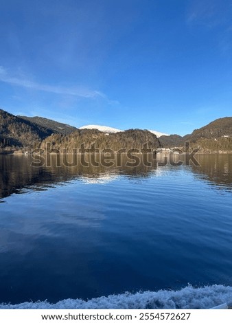 Similar – Foto Bild Erstaunliche Aussicht auf die Stadt Bergen von der Spitze des Berges Fløyen in Norwegen.