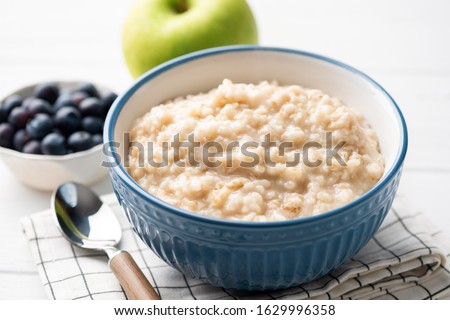 Healthy breakfast oatmeal porridge in bowl. Warm porridge oats, vegan vegetarian weight loss dieting breakfast food Photo stock © 