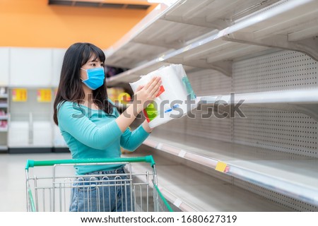 Foto Bild Leere Toilettenpapier-Regale Im Supermarkt