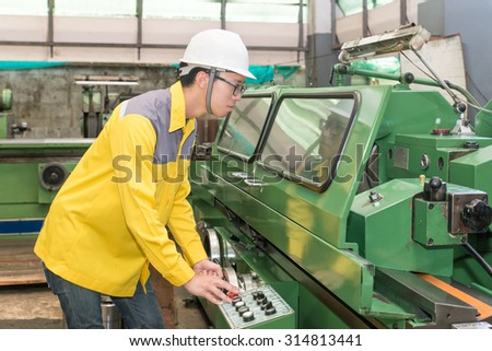 Mechanical Engineering control lathe machine in factory