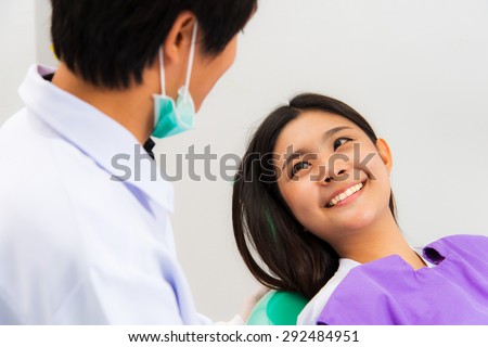 Dentist asking information with femel patient before medical survey.