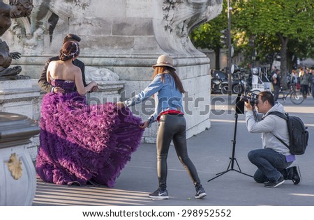 PARIS,FRANCE-CIRCA APRIL 2015: Wedding session at the streets of Paris