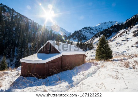 house lost in the snowy mountains