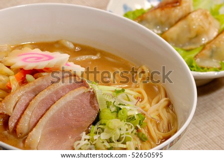 smoke duck meet sup noodle with dumpling