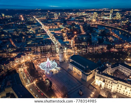 Similar – Foto Bild Arealansicht Nachtlandschaft von Wien Österreich bei Vollmond, Mondlicht trifft die Stadt