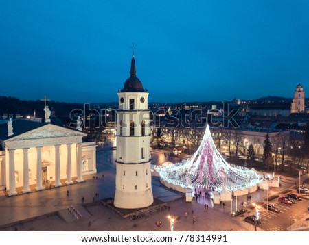 Similar – Foto Bild Arealansicht Nachtlandschaft von Wien Österreich bei Vollmond, Mondlicht trifft die Stadt