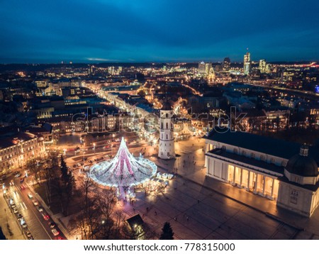 Similar – Foto Bild Arealansicht Nachtlandschaft von Wien Österreich bei Vollmond, Mondlicht trifft die Stadt