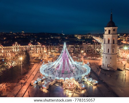 Similar – Foto Bild Arealansicht Nachtlandschaft von Wien Österreich bei Vollmond, Mondlicht trifft die Stadt