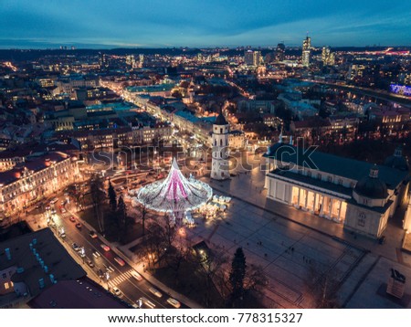 Similar – Foto Bild Arealansicht Nachtlandschaft von Wien Österreich bei Vollmond, Mondlicht trifft die Stadt