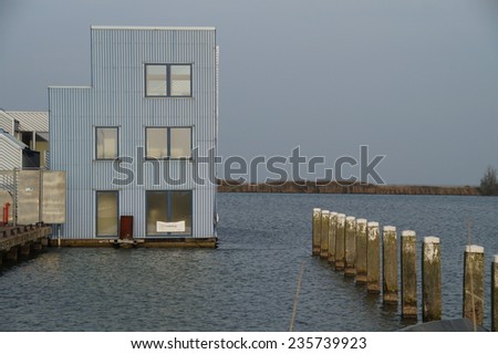 Floating life: floating house - experimental home