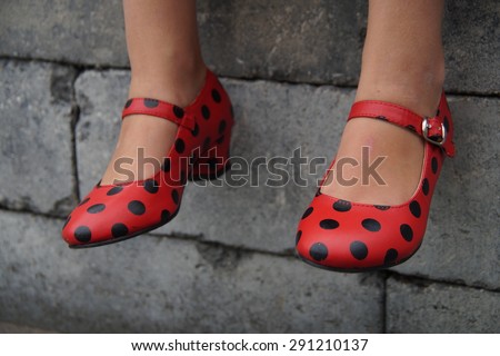 Spanish flamenco dance shoes - sitting tough