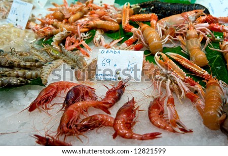 Shrimps cooled on ice on food market