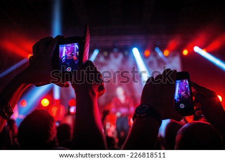 Rock concert: video recording with smart phone