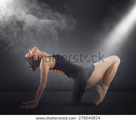 Neoclassical and contemporary dancer posing on pointe