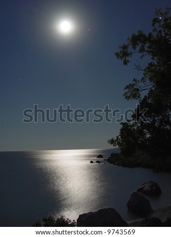 Full moon, stars and sea