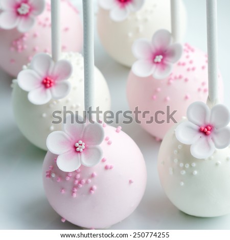 Wedding cake pops in pink and white